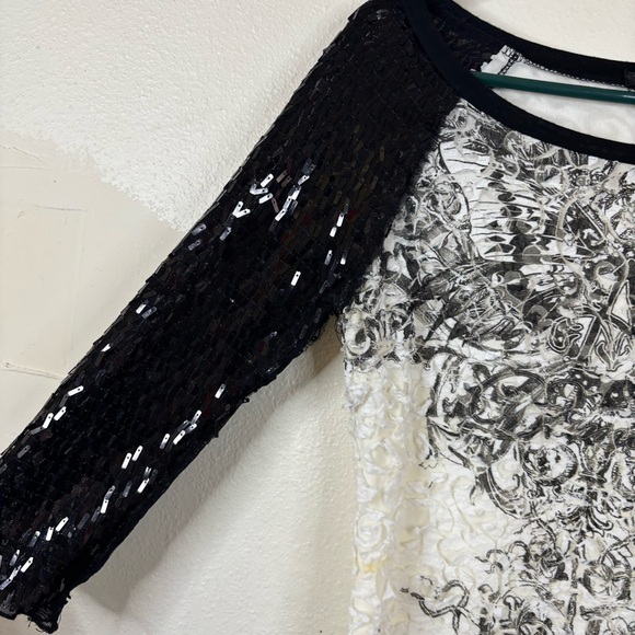 Angels & Diamonds Buckle Sequin Shirt Black White Sz Small Grunge Textured Glam - Picture 3 of 7